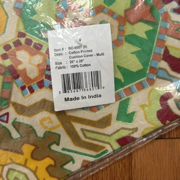 💯 Cotton Pillow Covers 20x20 (2) - Picture 2 of 4